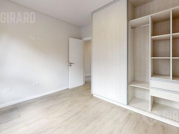 Departamento en venta, piso de 4 amb con cochera, zona Guemes. Apto Credito