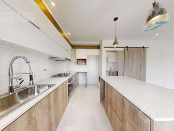 Departamento en venta, piso de 4 amb con cochera, zona Guemes. Apto Credito