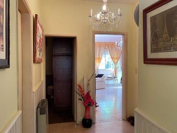 Casa 3 dormitorios con 2 deptos en zona centro