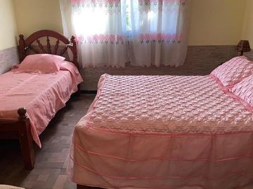 Casa 3 dormitorios con 2 deptos en zona centro