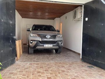Casa 3 dormitorios con 2 deptos en zona centro