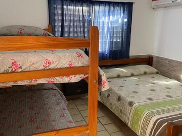 Casa 3 dormitorios con 2 deptos en zona centro