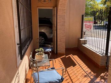 Casa 3 dormitorios con 2 deptos en zona centro