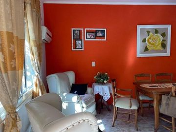 Casa 3 dormitorios con 2 deptos en zona centro