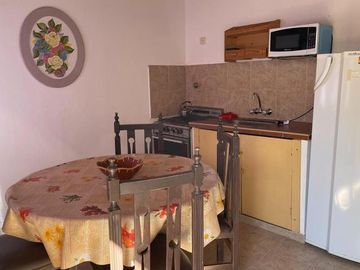 Casa 3 dormitorios con 2 deptos en zona centro