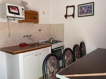 Casa 3 dormitorios con 2 deptos en zona centro