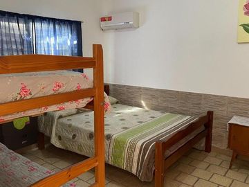 Casa 3 dormitorios con 2 deptos en zona centro