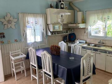 Casa 3 dormitorios con 2 deptos en zona centro