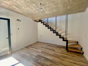 Tríplex con Patio y Terraza Propia
