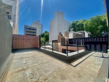 Tríplex con Patio y Terraza Propia