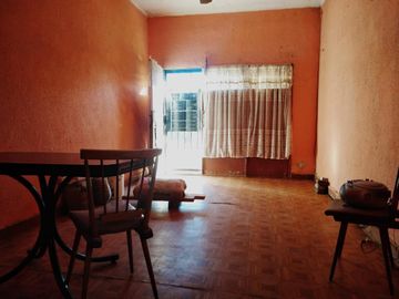 Casa y Departamento en venta - 4 dormitorios 2 baños - 103mts2 - Burzaco