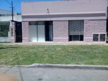 Casa y Departamento en venta - 4 dormitorios 2 baños - 103mts2 - Burzaco