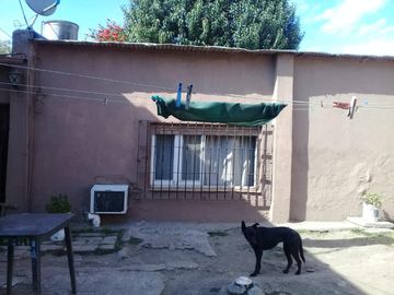 Casa y Departamento en venta - 4 dormitorios 2 baños - 103mts2 - Burzaco