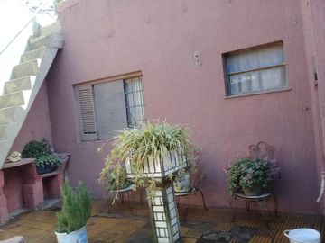 Casa y Departamento en venta - 4 dormitorios 2 baños - 103mts2 - Burzaco