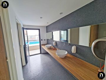 Espectacular 4 ambientes con 2 cocheras y baulera en la mejor zona de Villa Urquiza - VENTA