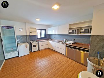 Espectacular 4 ambientes con 2 cocheras y baulera en la mejor zona de Villa Urquiza - VENTA