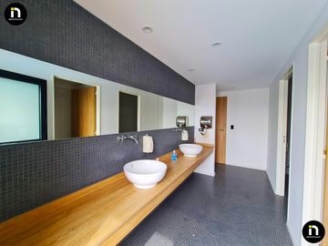 Espectacular 4 ambientes con 2 cocheras y baulera en la mejor zona de Villa Urquiza - VENTA