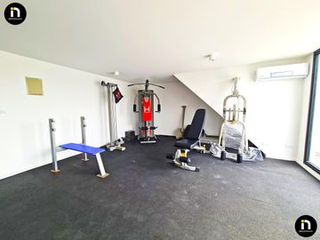 Espectacular 4 ambientes con 2 cocheras y baulera en la mejor zona de Villa Urquiza - VENTA
