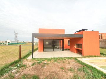 Casa 2 Dorm - Brisanova Barrio Privado - Pueblo E.