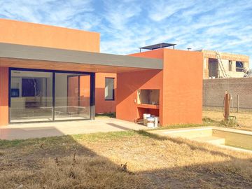 Casa 2 Dorm - Brisanova Barrio Privado - Pueblo E.