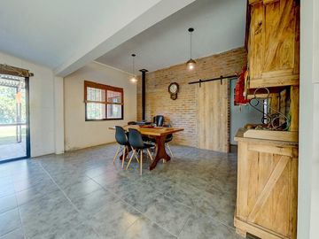 Casa en venta 3 Dormitorios con Piscina - Funes