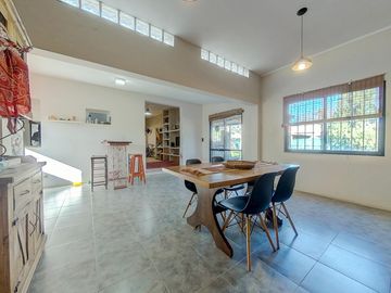 Casa en venta 3 Dormitorios con Piscina - Funes
