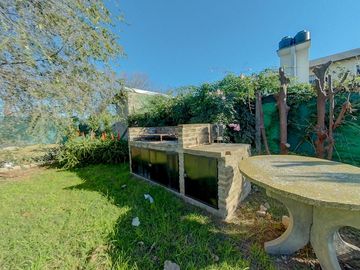 Casa en venta 3 Dormitorios con Piscina - Funes