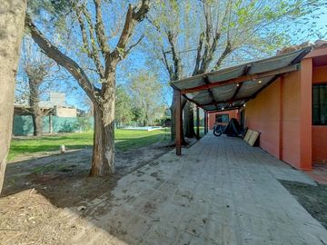 Casa en venta 3 Dormitorios con Piscina - Funes