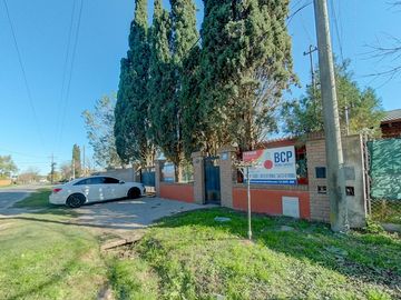 Casa en venta 3 Dormitorios con Piscina - Funes