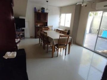 Casa en venta - 3 Dormitorios 2 Baños - Cochera - 200Mts2 - Don Orione