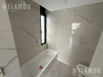 3 AMBIENTES / VENTA / COCHERA /2 BAÑOS Y PARRILLA PROPIA EN EL BALCON!!