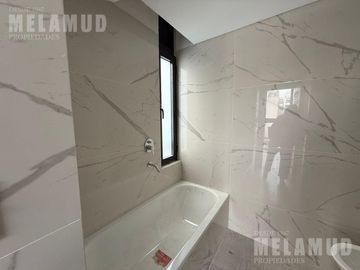 3 AMBIENTES / VENTA / COCHERA /2 BAÑOS Y PARRILLA PROPIA EN EL BALCON!!