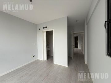 3 AMBIENTES / VENTA / COCHERA /2 BAÑOS Y PARRILLA PROPIA EN EL BALCON!!