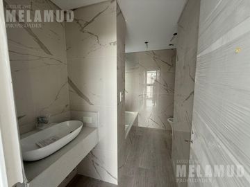 3 AMBIENTES / VENTA / COCHERA /2 BAÑOS Y PARRILLA PROPIA EN EL BALCON!!