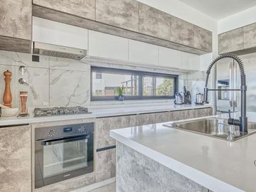 Casa en venta - 5 Dormitorios 5 Baños - 820Mts2 - El Canton, Escobar