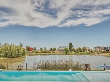 Casa en venta - 5 Dormitorios 5 Baños - 820Mts2 - El Canton, Escobar