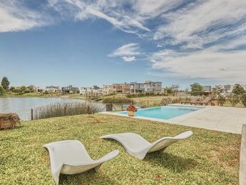 Casa en venta - 5 Dormitorios 5 Baños - 820Mts2 - El Canton, Escobar