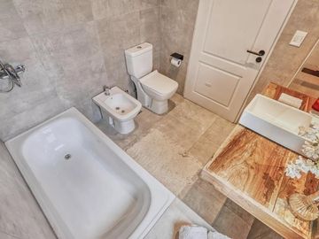 Casa en venta - 5 Dormitorios 5 Baños - 820Mts2 - El Canton, Escobar