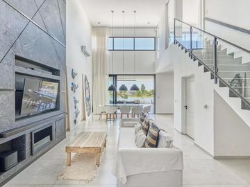 Casa en venta - 5 Dormitorios 5 Baños - 820Mts2 - El Canton, Escobar