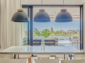 Casa en venta - 5 Dormitorios 5 Baños - 820Mts2 - El Canton, Escobar