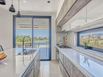 Casa en venta - 5 Dormitorios 5 Baños - 820Mts2 - El Canton, Escobar