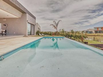 Casa en venta - 5 Dormitorios 5 Baños - 820Mts2 - El Canton, Escobar
