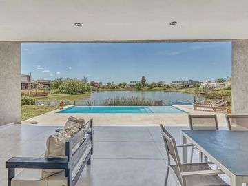Casa en venta - 5 Dormitorios 5 Baños - 820Mts2 - El Canton, Escobar