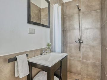 Casa en venta - 5 Dormitorios 5 Baños - 820Mts2 - El Canton, Escobar