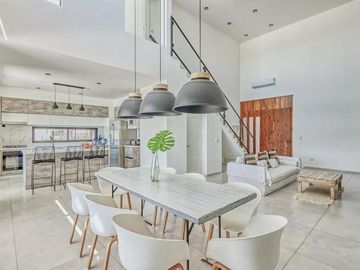 Casa en venta - 5 Dormitorios 5 Baños - 820Mts2 - El Canton, Escobar