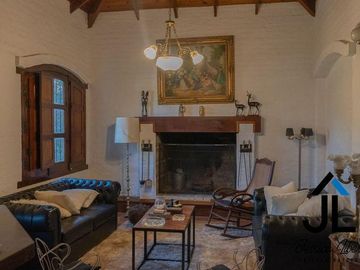Casa en Venta en Capilla del Señor con parque de 1700 m2 en el casco urbano.