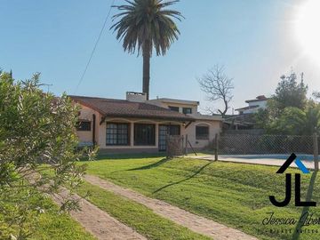 Casa en Venta en Capilla del Señor con parque de 1700 m2 en el casco urbano.