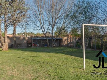 Casa en Venta en Capilla del Señor con parque de 1700 m2 en el casco urbano.