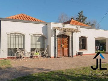 Casa en Venta en Capilla del Señor con parque de 1700 m2 en el casco urbano.