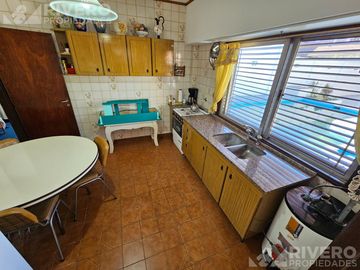 CASA EN VENTA CASTELAR - NUEVO VALOR! - ACEPTA PROPIEDAD EN FORMA DE PAGO